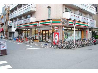 セブンイレブン大阪日本橋3丁目店：69m