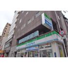 ファミリーマート大国町店：93m