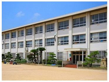 播磨町立播磨小学校：519m