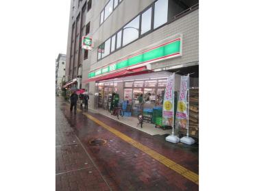 ファミリーマートたけや本駒込六丁目店：94m