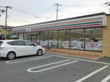 小田原百貨店栢山店：819m