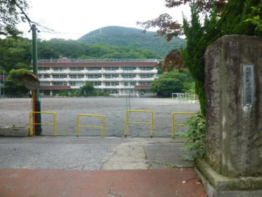 箱根町立湯本小学校：1856m