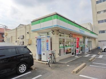 ﾌｧﾐﾘｰﾏｰﾄ 知立駅南店：75m