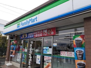 ファミリーマート高津下野毛店：210m