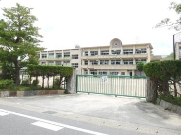 岡崎市立藤川小学校：118m