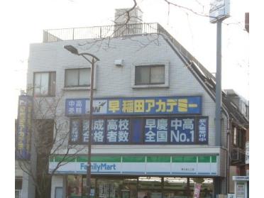 ファミリーマート東伏見駅前店：22m