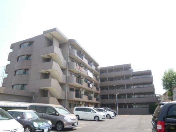 外壁タイル張りです