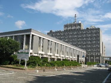 尼崎市役所：1734m