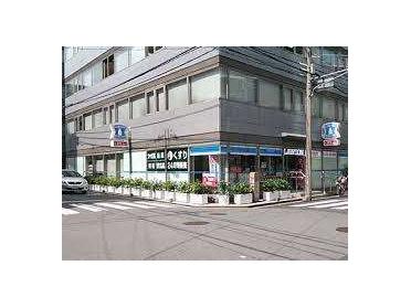 ファミリーマート阪急中津駅前店：100m