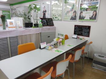 店内(季節に合わせて店内ディスプレイをかえています)
