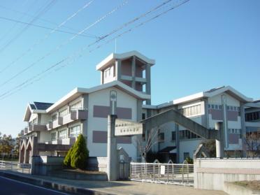 郡山市立富田西小学校：818m