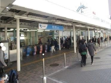 鶴川駅：950m