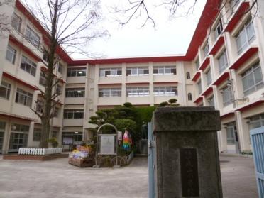長崎市立城山小学校：1050m