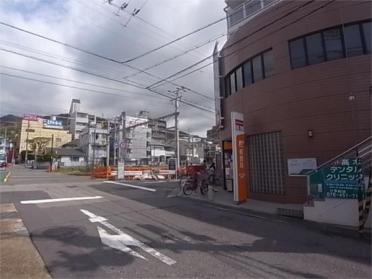 神戸本山駅前郵便局：303m