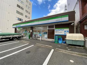 ファミリーマート 姫路駅南店：656m