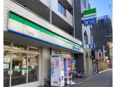 ファミリーマート 十三塚本店：1056m