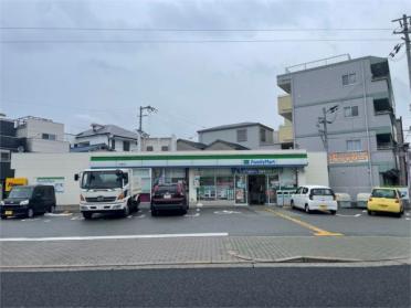 ファミリーマート 豊中小曽根店：747m