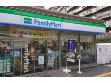 ファミリーマート 緑地公園駅西店：2976m