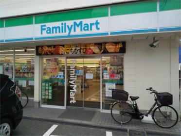 ファミリーマート 豊中本町店：145m