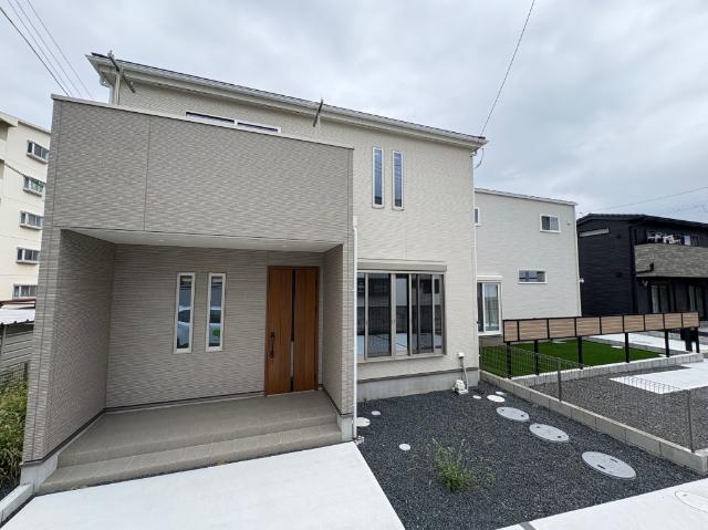 近隣にはスーパー、銀行、コンビニ有り（すべて徒歩圏）生活便利！