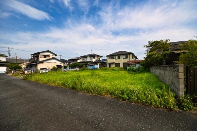 目の前は公園!!南道路に面した平坦な土地です!