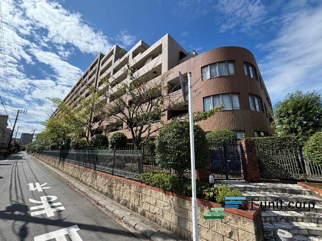 温もりを感じさせる外観です。