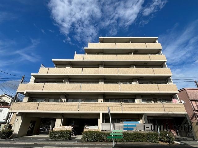 総武線「下総中山」駅より徒歩8分です。