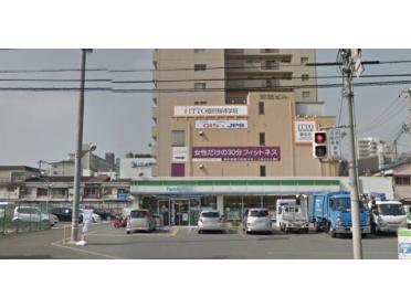 ファミリーマート新高一丁目店：231m