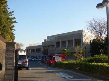 横浜市神奈川図書館：455m