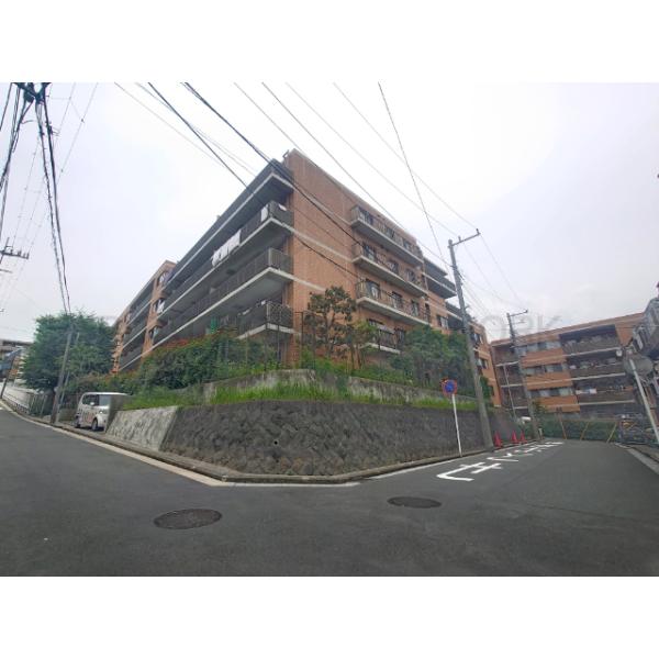 閑静な住宅街の分譲マンション
