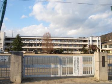 矢掛小学校：650m