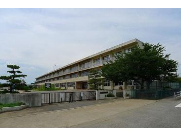 伊勢崎市立あずま南小学校：900m