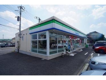 ファミリーマート伊勢崎東町店：1800m