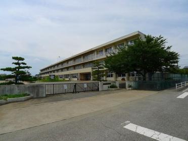 伊勢崎市立あずま南小学校：1581m