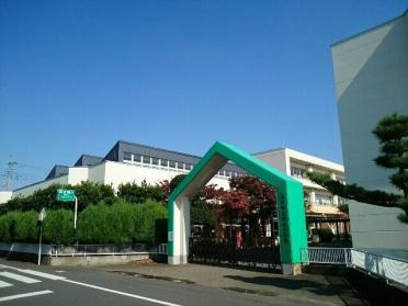 玉村町立中央小学校：955m