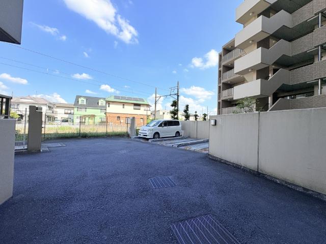 【きっちり整備された駐車場】敷地内駐車場あります。最新の空き状況はお問合せください。