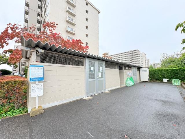 【ゴミ集積所】種類ごとに分別されたゴミ集積所です。きちんと管理がされています。