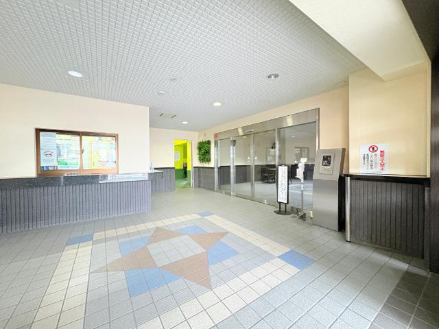 【ロビー】日勤の管理人がいます。