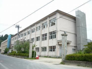 倉吉市立西郷小学校：250m