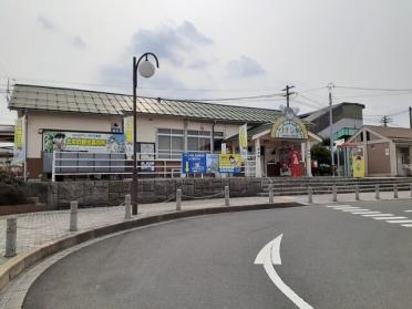 JR由良駅：488m