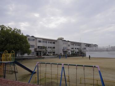 岩倉市立五条川小学校：735m