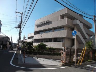 豊中市立岡町図書館：1406m