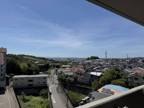 5階部分・南向き住戸につき、陽当り・通風・眺望、共に良好。晴れた日には、気持ちの良い青空が望めます。