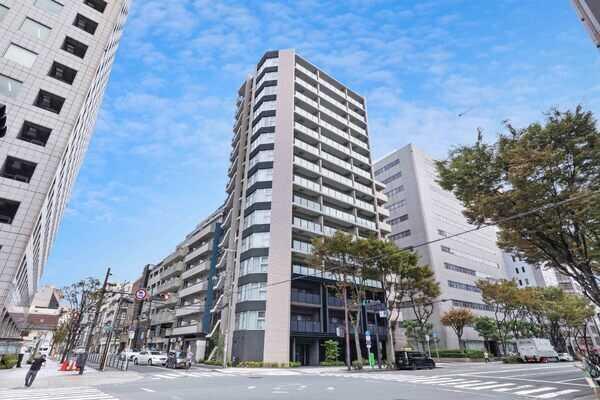 地下鉄谷町線「南森町」駅徒歩8分含む、複数路線利用可能な好立地。利便性が高く、暮らしやすい住環境。