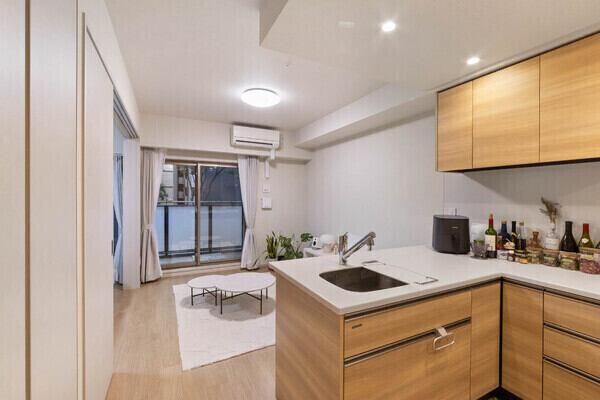 ダブルオートロックや24時間遠隔監視システムが採用され、防犯面に配慮。便利な宅配ボックス付きです。