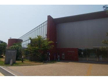 函館市中央図書館：650m