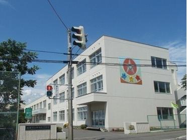 中の沢小学校：350m