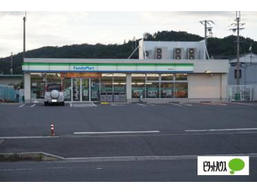 ファミリーマート湖南岩根店：168m