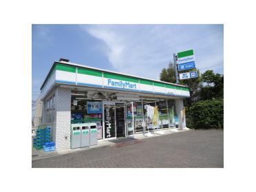 ファミリーマート近鉄久居駅前店：367m