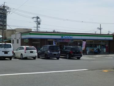 ファミリーマート津市ヨットハーバー店：420m